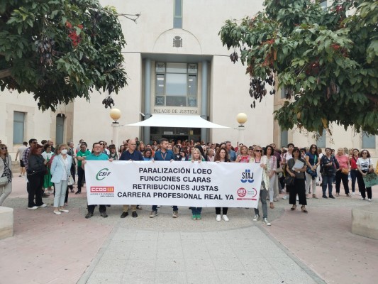Funcionarios de Justicia se concentran en Alicante para pedir mejoras salariales y organizativas
