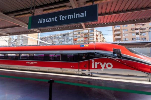 El 'otro rédito' para Alicante de la irrupción de iryo: confía en Vectalia para la limpieza de sus trenes