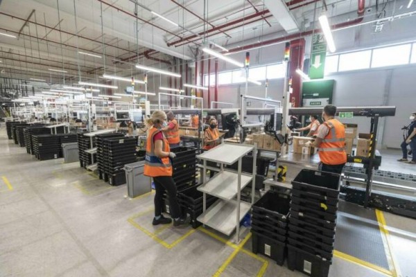 Amazon busca 300 trabajadores para su macroplanta logística de Corvera