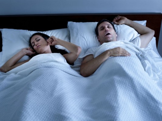 Los hombres roncan el doble que las mujeres por las alteraciones craneofaciales y de la vía área superior