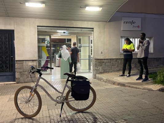 Denuncian la prohibición de Feve de transportar bicicletas en las horas punta y desde junio hasta septiembre en la línea Cartagena-Los Nietos 