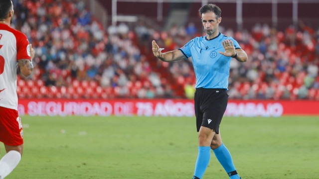 González Esteban arbitrará el Levante-Albacete
