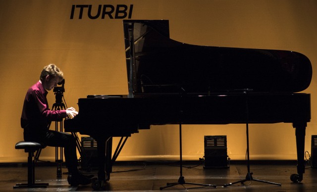 Seis pianistas de Estados Unidos, Rusia, Italia y Serbia pasan a la final del Premio Iturbi
