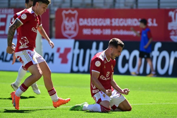 Dani Vega amplía contrato con el Real Murcia hasta junio de 2024 