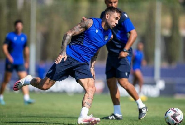 Rober Ibáñez deja atrás una lesión en el muslo y ya se entrena con el Levante
