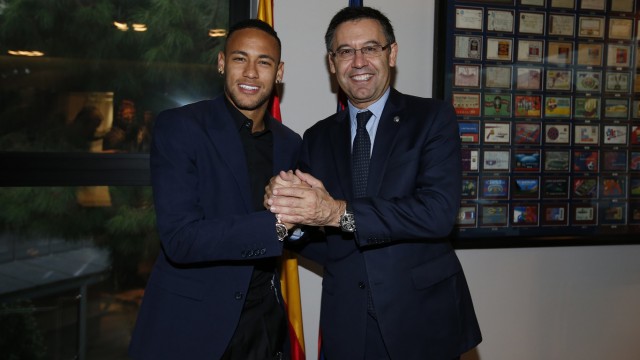 Neymar firma la renovación con el Barcelona hasta 2021