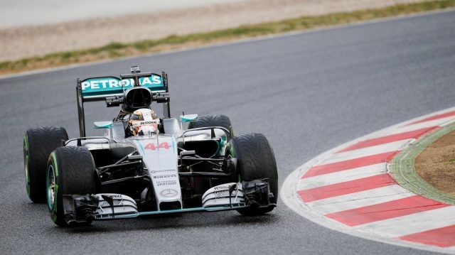 Hamilton se impone a Rosberg y logra la 'pole position' en Austin