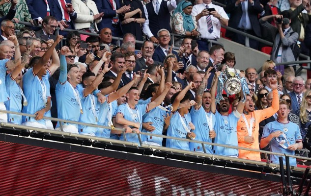 El City gana la FA Cup al United y sigue en busca del triplete