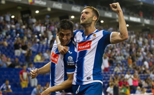 El Espanyol remonta a la heroica y rescata un punto con diez