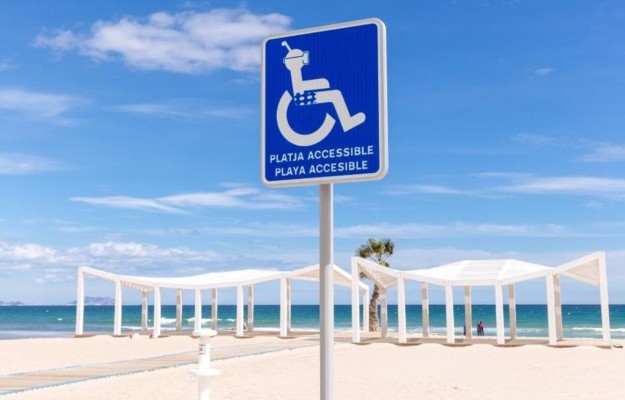 La Comunitat cuenta con 87 puntos de playas accesibles para personas con discapacidad