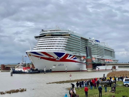 Arvia, una pequeña ciudad flotante que arriba hoy al puerto de Cartagena

