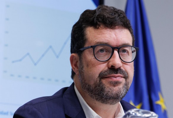 Trabajo insta a la patronal a seguir negociando para aprobar el estatuto del becario

