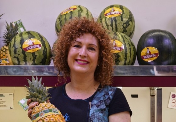 Merche Puchades renueva como presidenta de la asociación de vendedores del Mercado Central