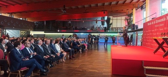La Cámara de Murcia reconoce la excelencia empresarial y pide a los políticos que no frenen la economía