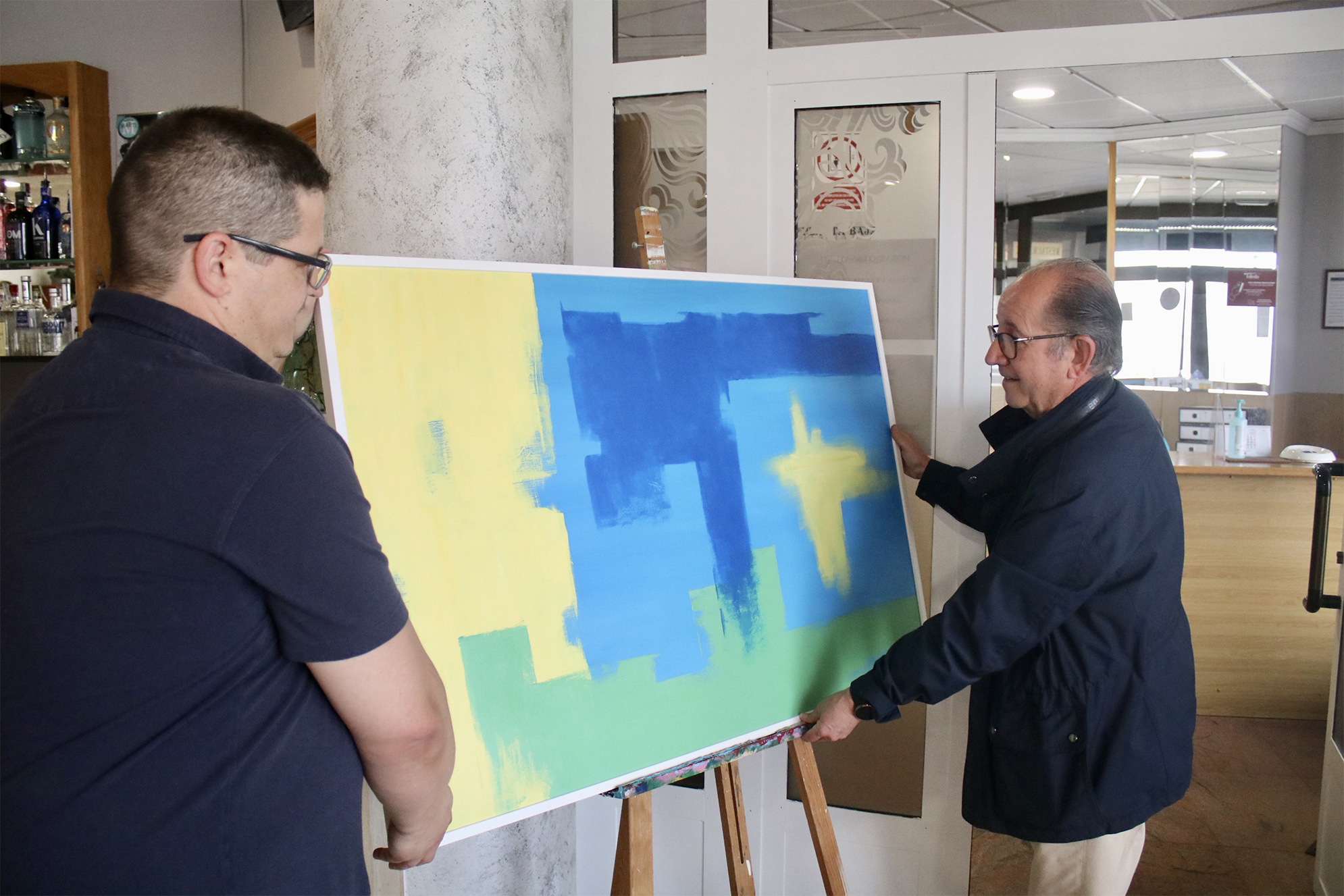  'Local(iz)arte', un despliegue de 30 obras de arte inunda bares y comercios de Onda