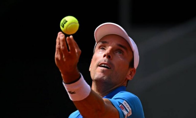 Bautista ya piensa en la gira de hierba tras perder ante el peruano Varillas en Roland Garros