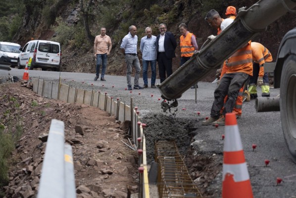 La Diputación prepara la carretera entre Ahín y Almedíjar para el inicio de las obras de seguridad