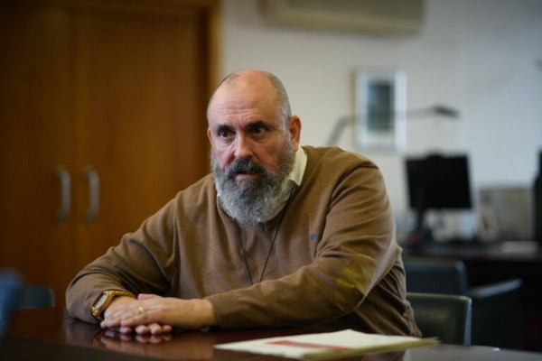 

Nomdedéu se une a la carrera en Compromís para aspirar a un escaño en el Congreso

