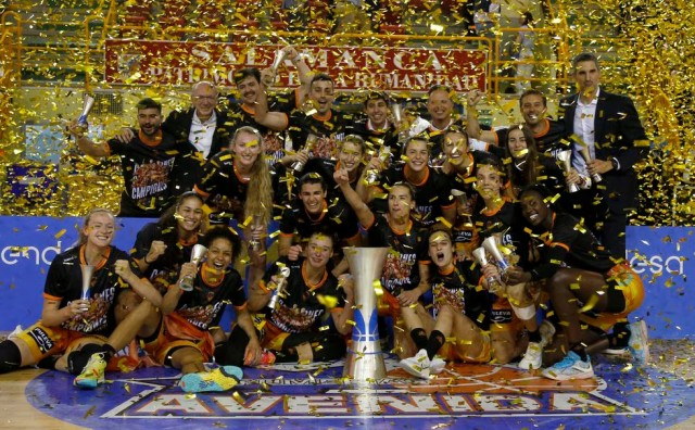 La copa de la Liga Femenina estará expuesta en Alzira, Aldaia y Valencia 
