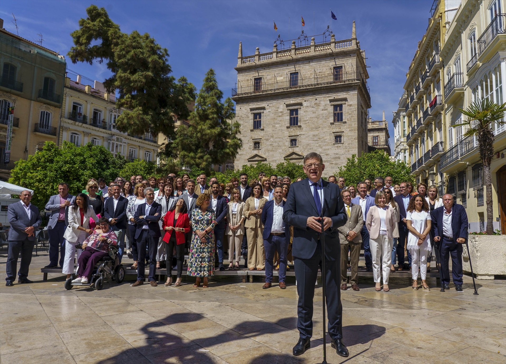 Puig junto a los candidados del PSPV a Les Corts a principos de mayo. Foto: EP/Rober Solsona - 
