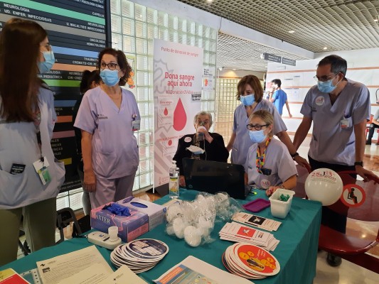 El Hospital Dr. Balmis alerta sobre los daños asociados al tabaco y los vapeadores