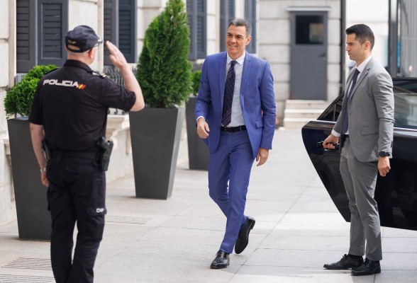 Sánchez denuncia el dominio de la derecha en los medios y augura que será acusado de pucherazo 