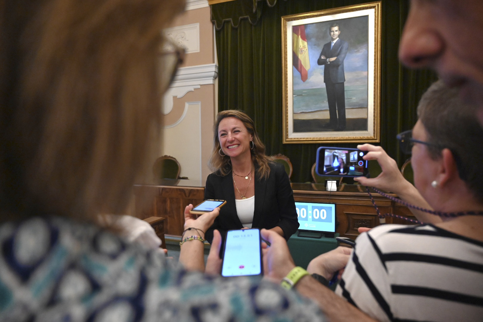 Begoña Carrasco, en su comparecencia ante los medios tras el pleno de este miércoles. Foto: CARLOS PASCUAL - 