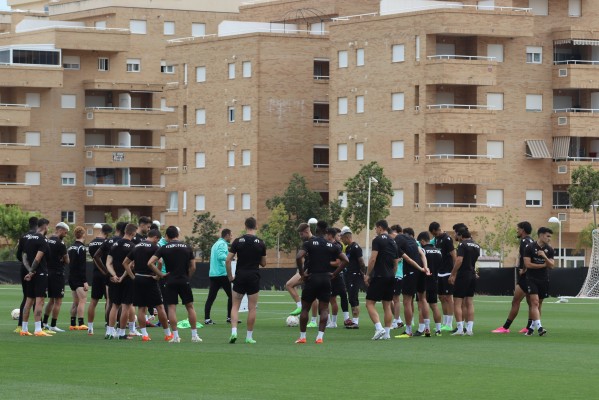 El Castellón regresa a los entrenamientos con la mente puesta en el Deportivo y sin lesionados