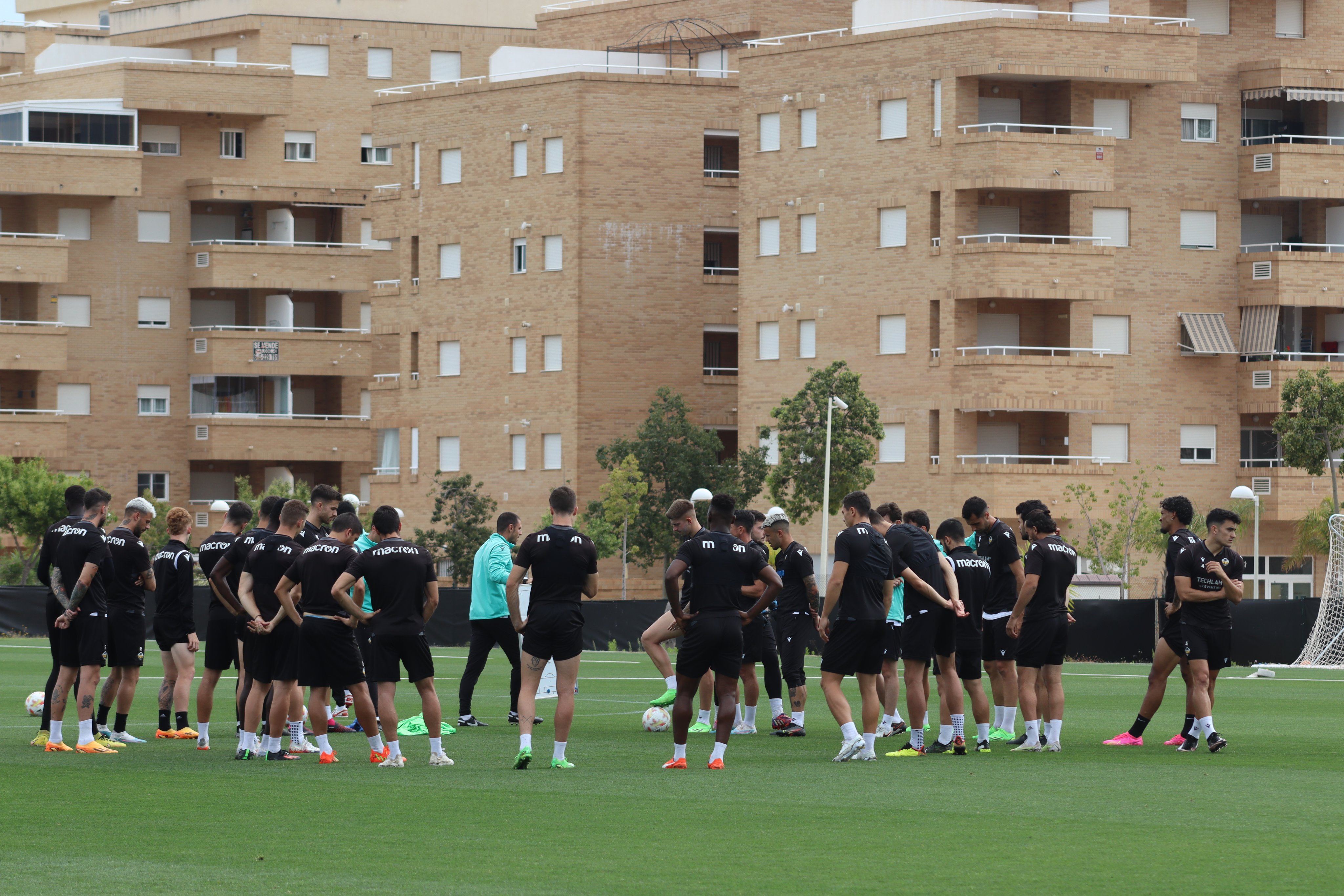 El Castellón regresa a los entrenamientos con la mente puesta en el Deportivo y sin lesionados