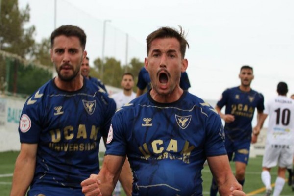 El UCAM CF ofrece dos entradas a cada abonado por cinco euros en tribuna ante el Atlético B 