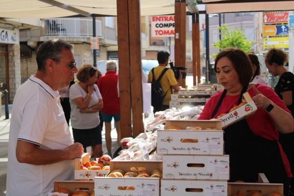El Perelló se prepara para la Feria del Tomate con récord de stands