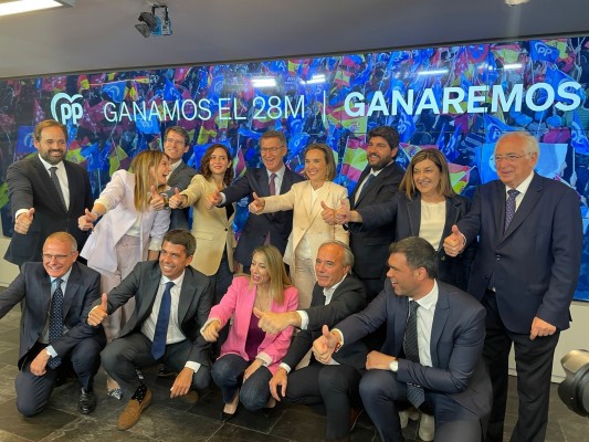Feijóo felicita a López Miras por sus resultados y Génova se rinde ante el alcalde de Caravaca