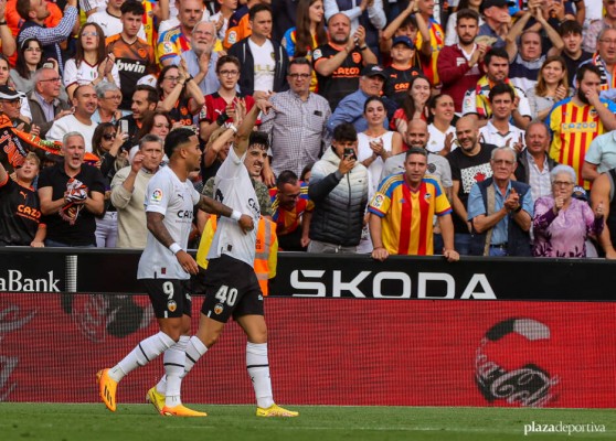 El Valencia CF, muy cerca de 'blindar' a Diego López