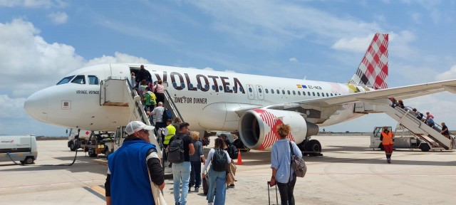 El aeropuerto de Corvera retoma los vuelos con Asturias, Santander y Menorca para este verano