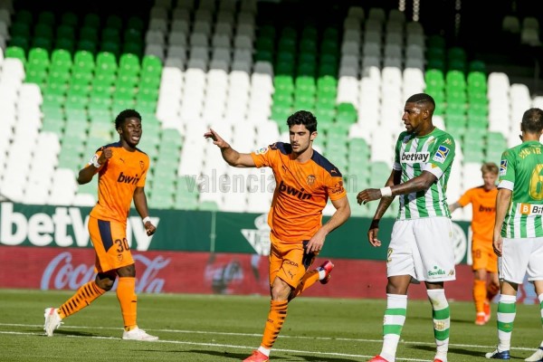 El Valencia perdió en su última visita liguera al Betis y lleva tres seguidas sin ganar
