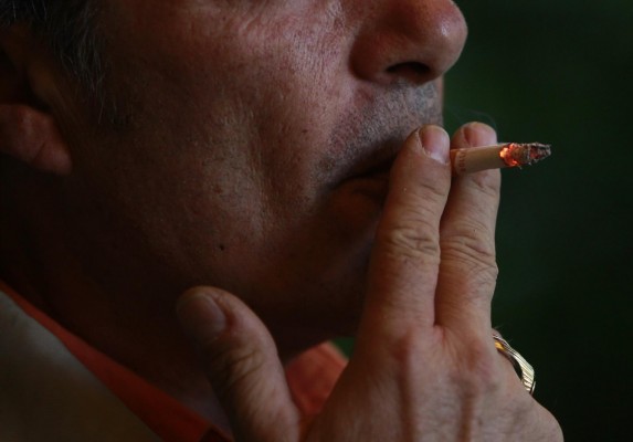 El 17,6% de la población mayor de 15 años en la Comunitat se declara fumadora habitual