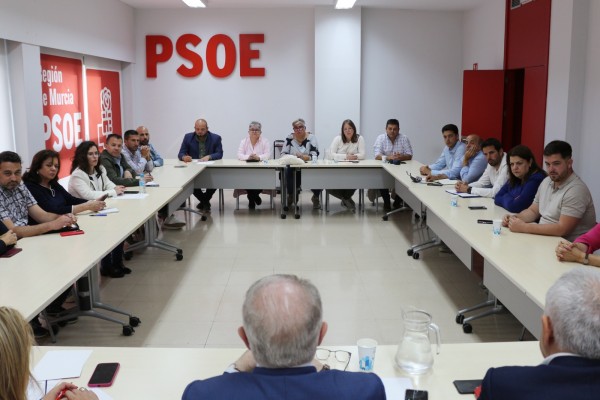 El PSRM cierra filas con Vélez tras la debacle: unidad ante el 23J y luego un periodo de escucha