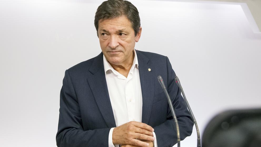 Javier Fernández lo tiene claro: la abstención del PSOE es imperativa para todo el grupo

