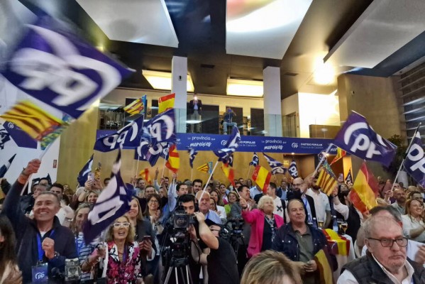 La marea azul en Castelló solo cede un barrio al PSPV y Vox sustituye a C's como tercera fuerza