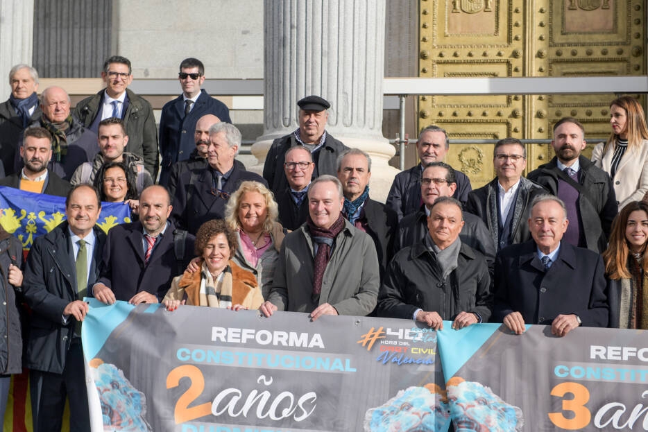 Concentración en el Congreso por el reconocimiento del Derecho Civil valenciano. Foto: ÁLVARO MINGUITO - 