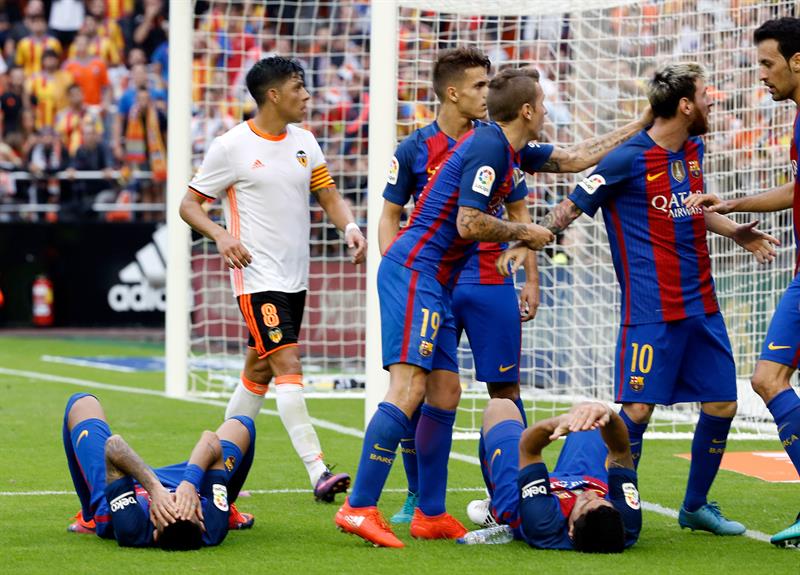 El lanzamiento de una botella a Neymar apunta a una multa y apercibimiento de cierre de Mestalla