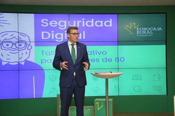 Eurocaja Rural ofrecerá formación en seguridad digital a personas mayores de 60 años