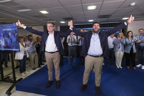El mapa municipal de la Región se tiñe de azul: el PP logra 14 mayorías absolutas frente a 10 del PSOE