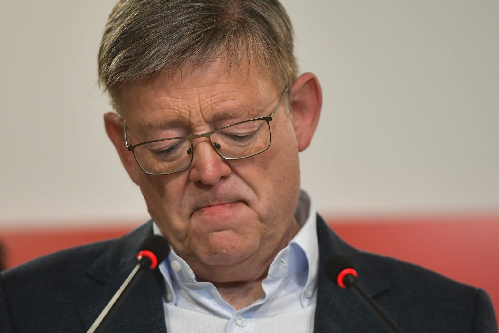 Puig, con gesto grave, en su comparecencia tras los resultados. Foto: KIKE TABERNER - 