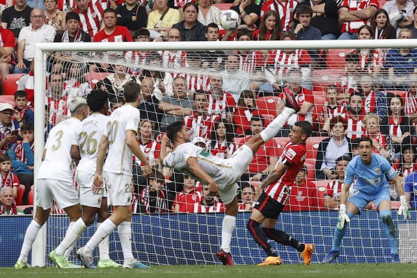 Sin goles tras una entretenida primera parte en San Mamés
