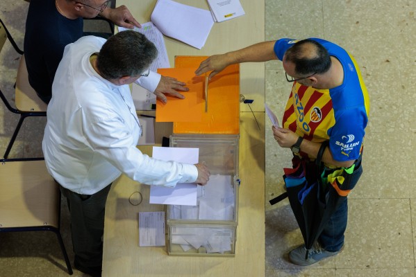 La participación valenciana en los comicios locales a las 14h es de 43,35%, 5 puntos más que en 2019
