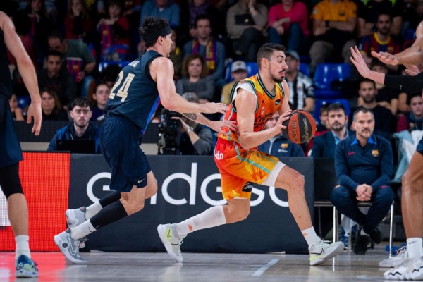 El Valencia arranca la última oportunidad de salvar su temporada ante el Barça