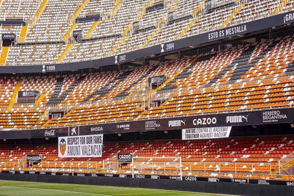 El Valencia asume el cierre de la grada de animación ante el Espanyol
