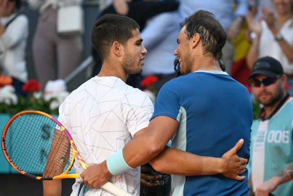 Alcaraz y el testigo de Rafa Nadal, mejor en Roland Garros

