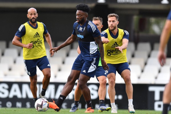 Ureña, Jairo, Jansson y Eteki no viajan con el Efesé a Santander para despedir la Liga